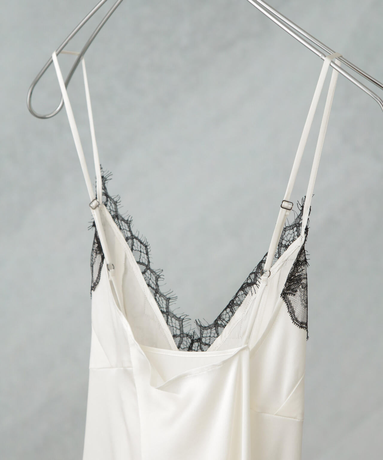 ANTHEM A/POWDERY SILK LACE CAMISOLE 6715121007