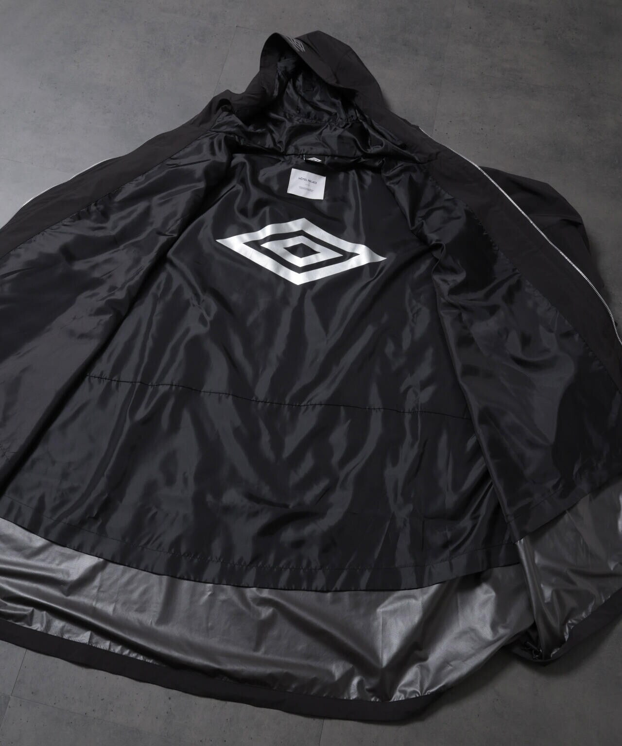 HOTEL PALACE(オテルパラス)xアンブロ ドルマンテックフーデッドブルゾン 6684211205