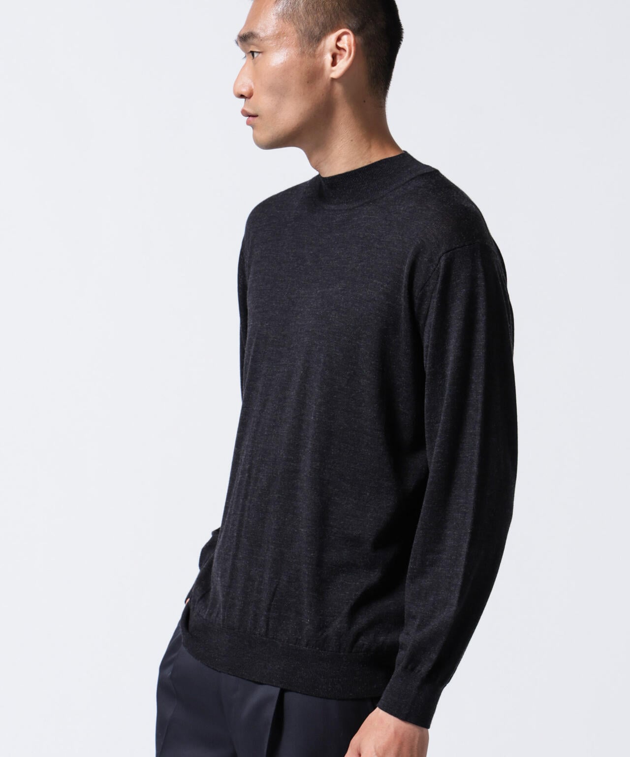 「ASSEMBLANC」BRISBANEベンチレーションモックネックプルオーバー 6684222220