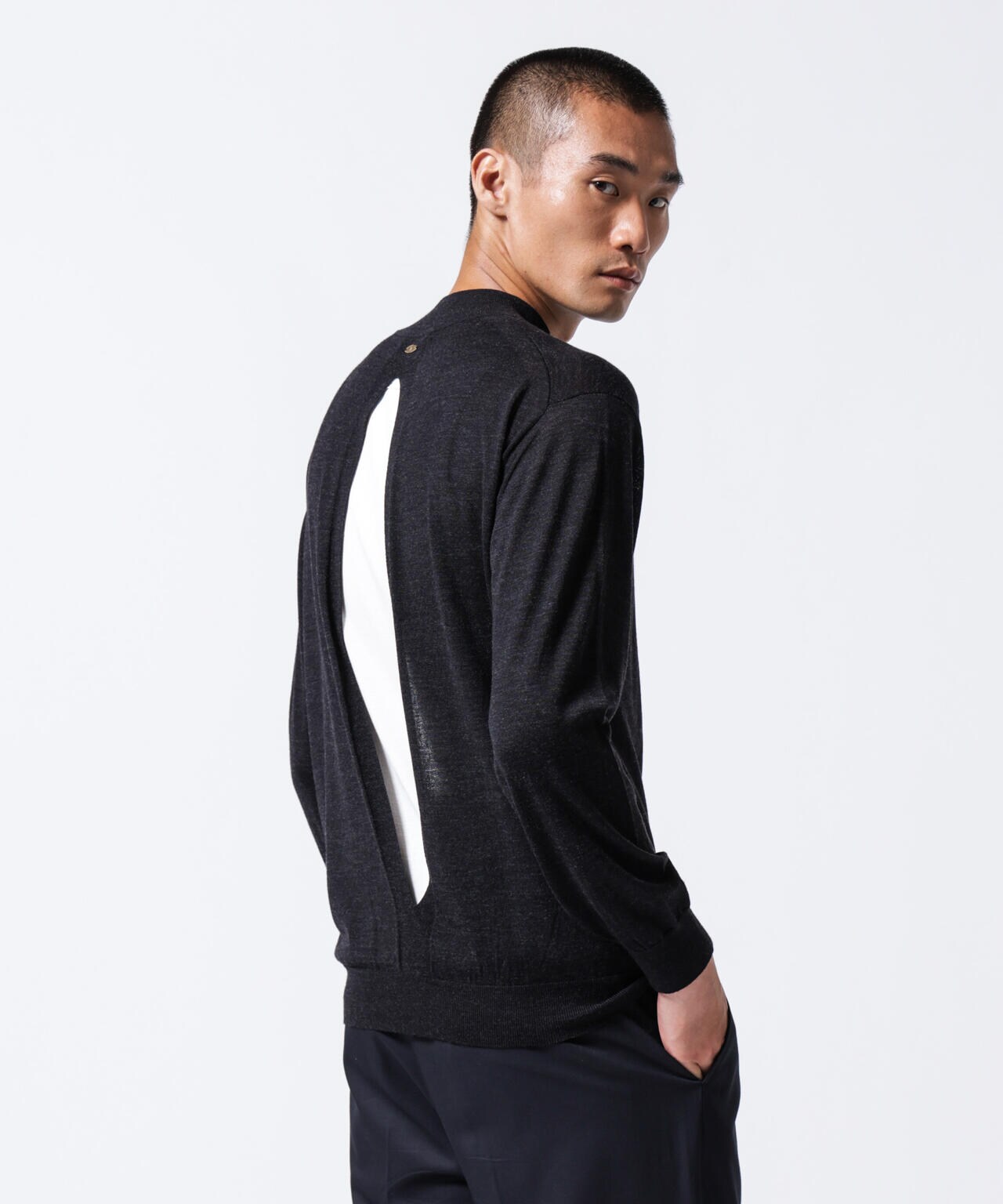 「ASSEMBLANC」BRISBANEベンチレーションモックネックプルオーバー 6684222220