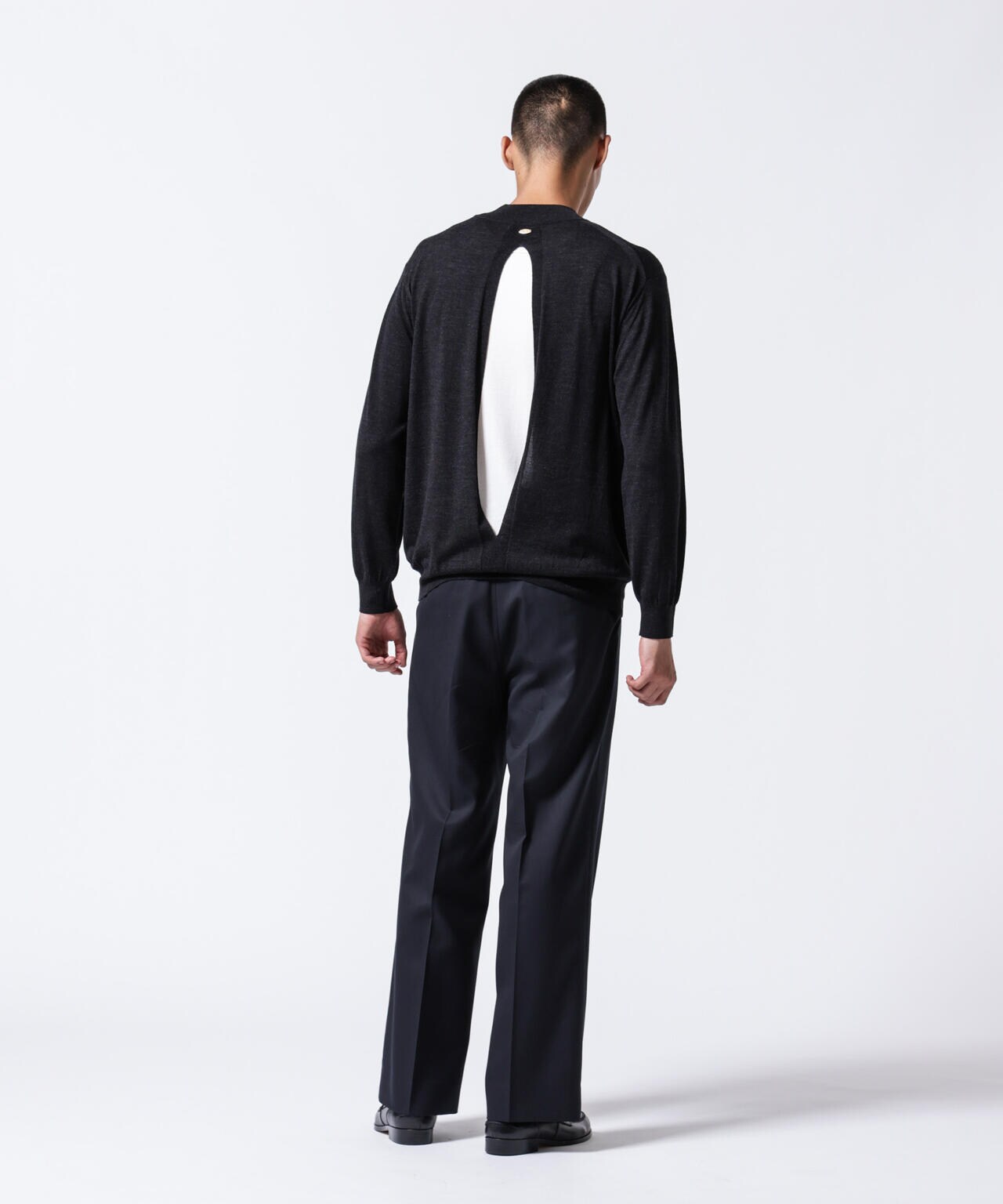 「ASSEMBLANC」BRISBANEベンチレーションモックネックプルオーバー 6684222220