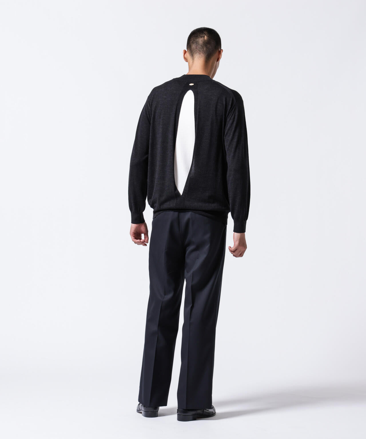 「ASSEMBLANC」BRISBANEベンチレーションモックネックプルオーバー 6684222220