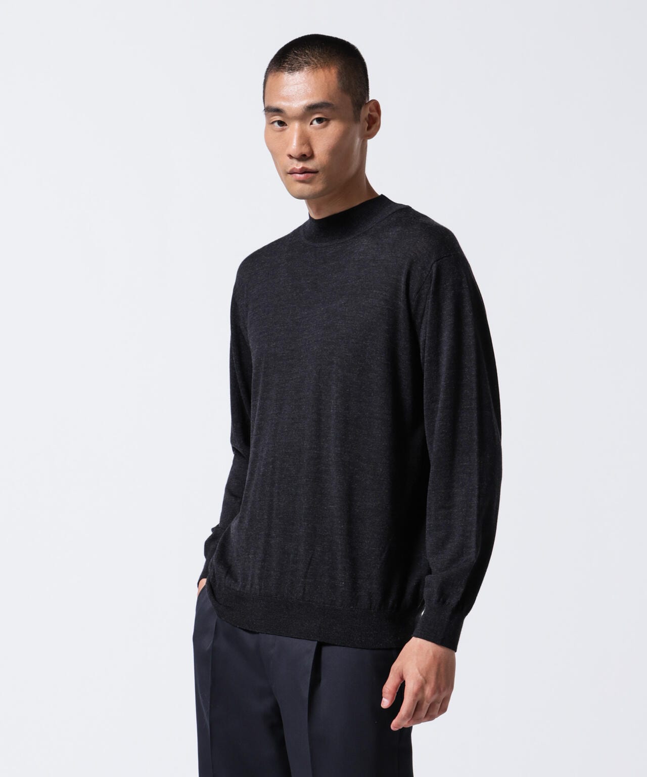 「ASSEMBLANC」BRISBANEベンチレーションモックネックプルオーバー 6684222220