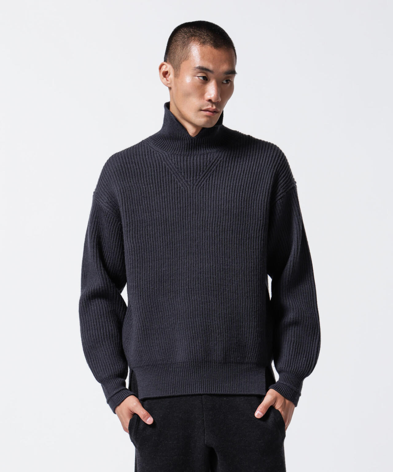 「ASSEMBLANC」フレンチウールアゼ編みハイネックプルオーバー 6684222234