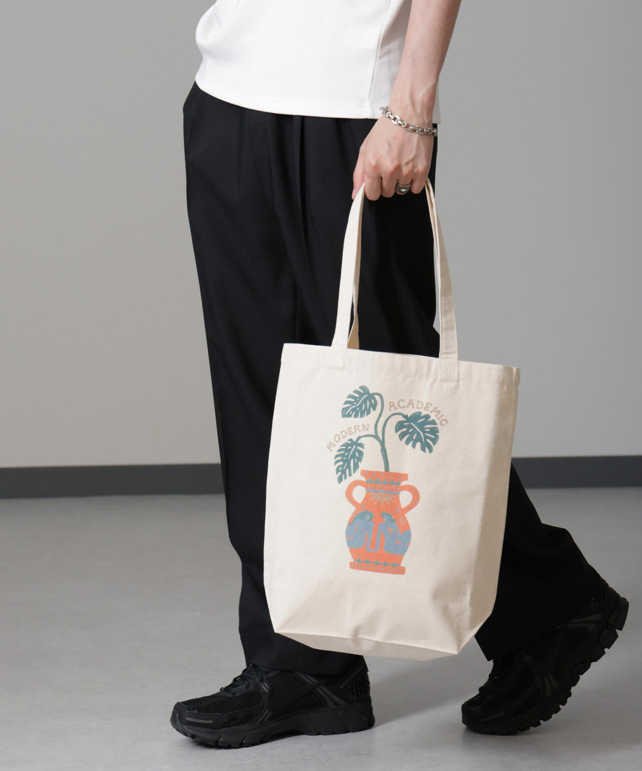 「Toyameg」modern academic "POTTERY"トートバッグ 6684232203