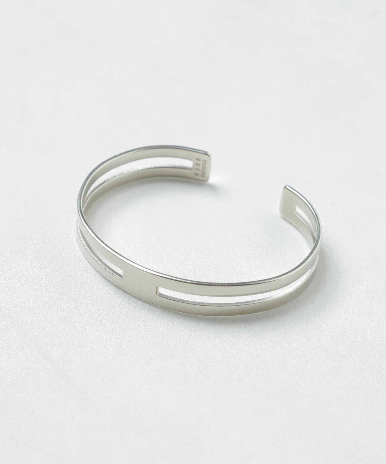 「NU jewelry」ジャーマンシルバースルーバングル 6684248203