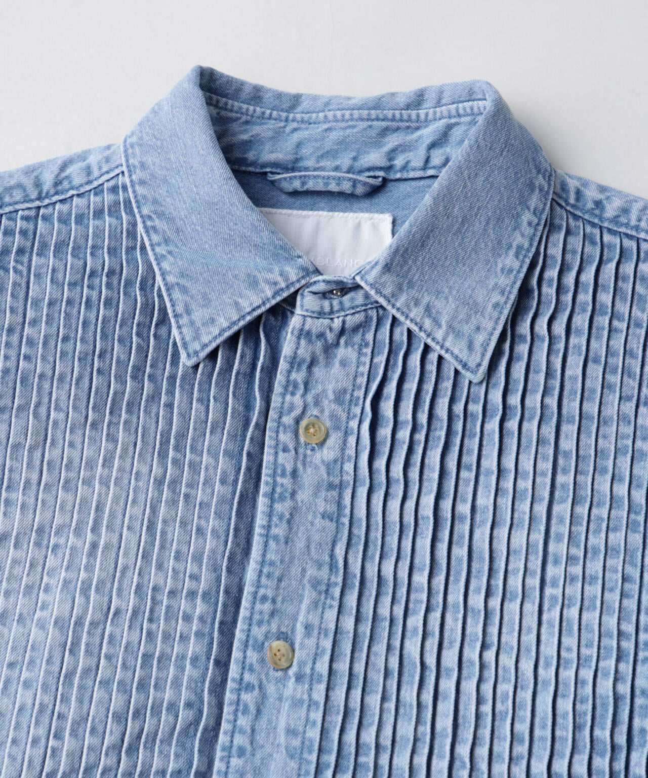 「ASSEMBLANC」ピンタックデニムシャツ 6685120228