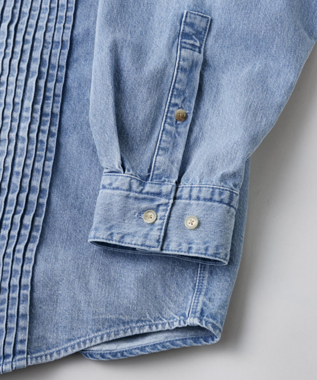 「ASSEMBLANC」ピンタックデニムシャツ 6685120228