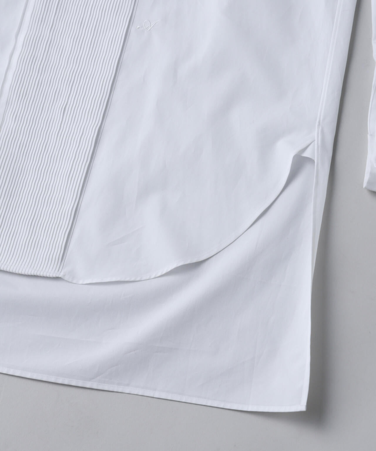 「ASSEMBLANC」タキシードシャツ 6685120230