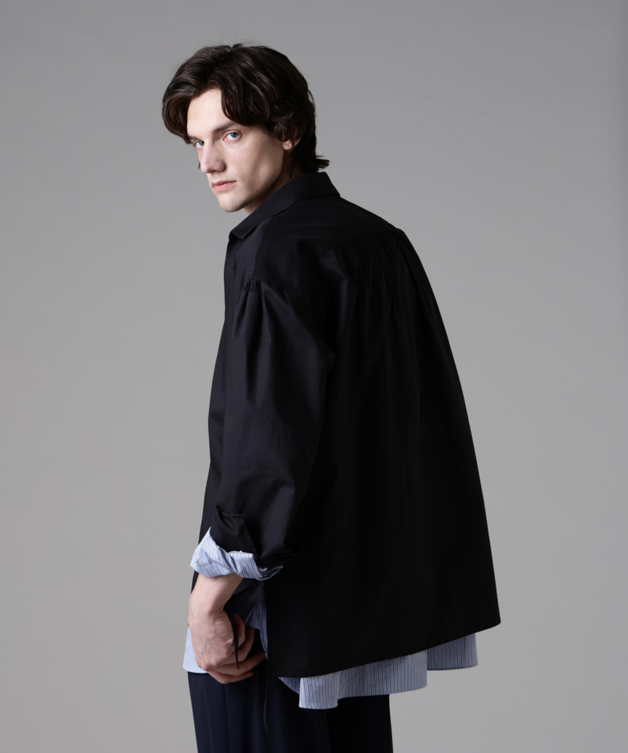 「ASSEMBLANC」ダブルクロススキッパーシャツ 6685120231