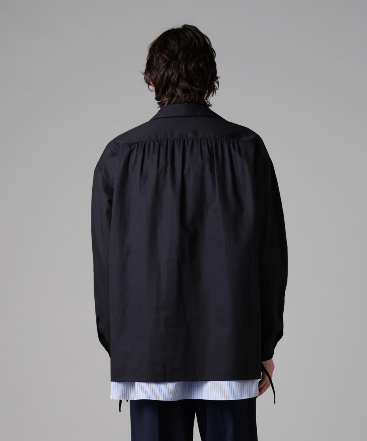 「ASSEMBLANC」ダブルクロススキッパーシャツ 6685120231