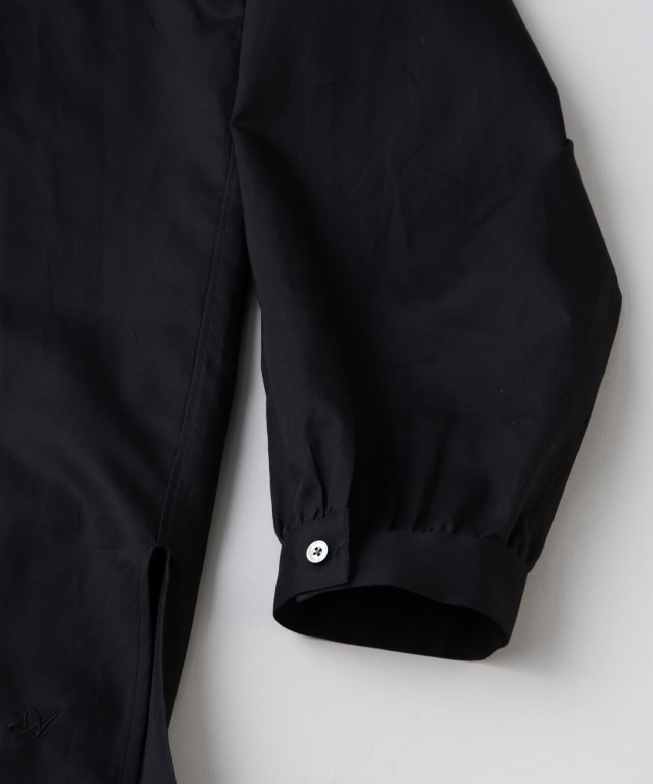 「ASSEMBLANC」ダブルクロススキッパーシャツ 6685120231