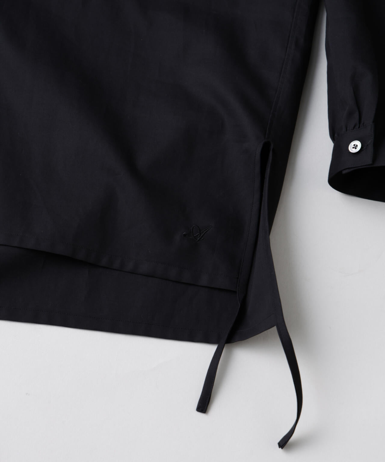 「ASSEMBLANC」ダブルクロススキッパーシャツ 6685120231