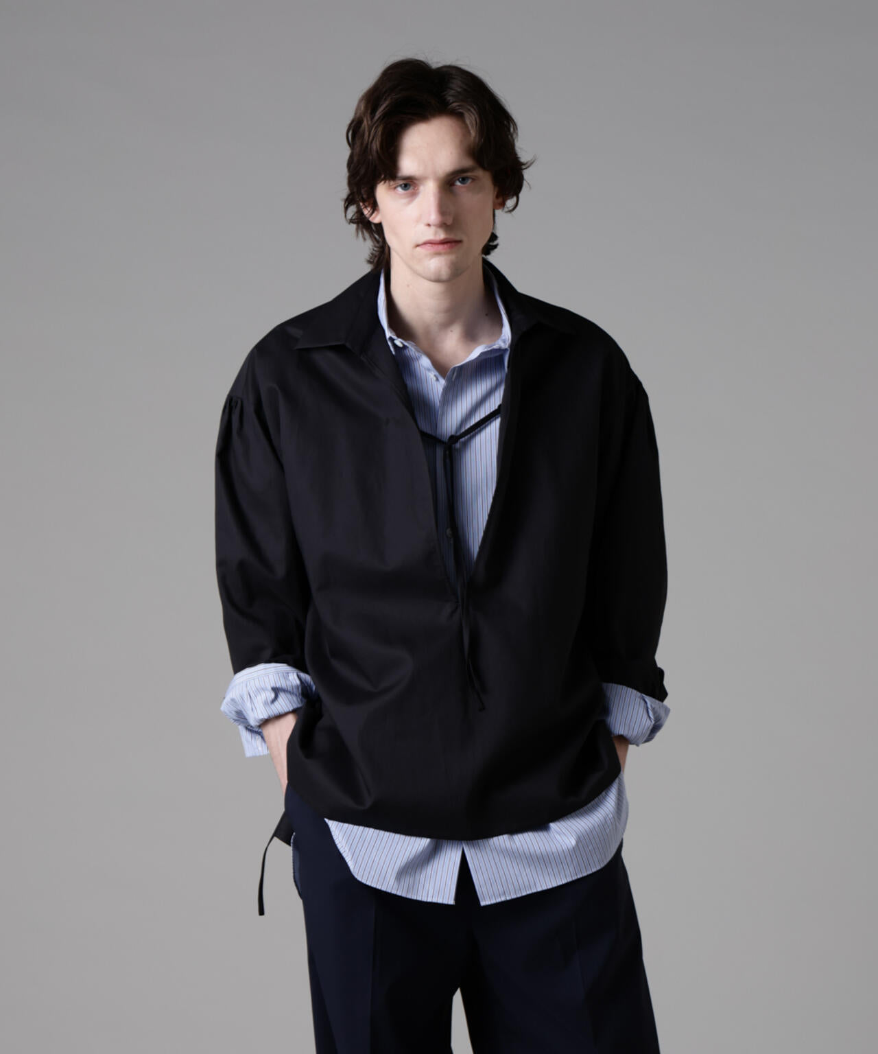 「ASSEMBLANC」ダブルクロススキッパーシャツ 6685120231