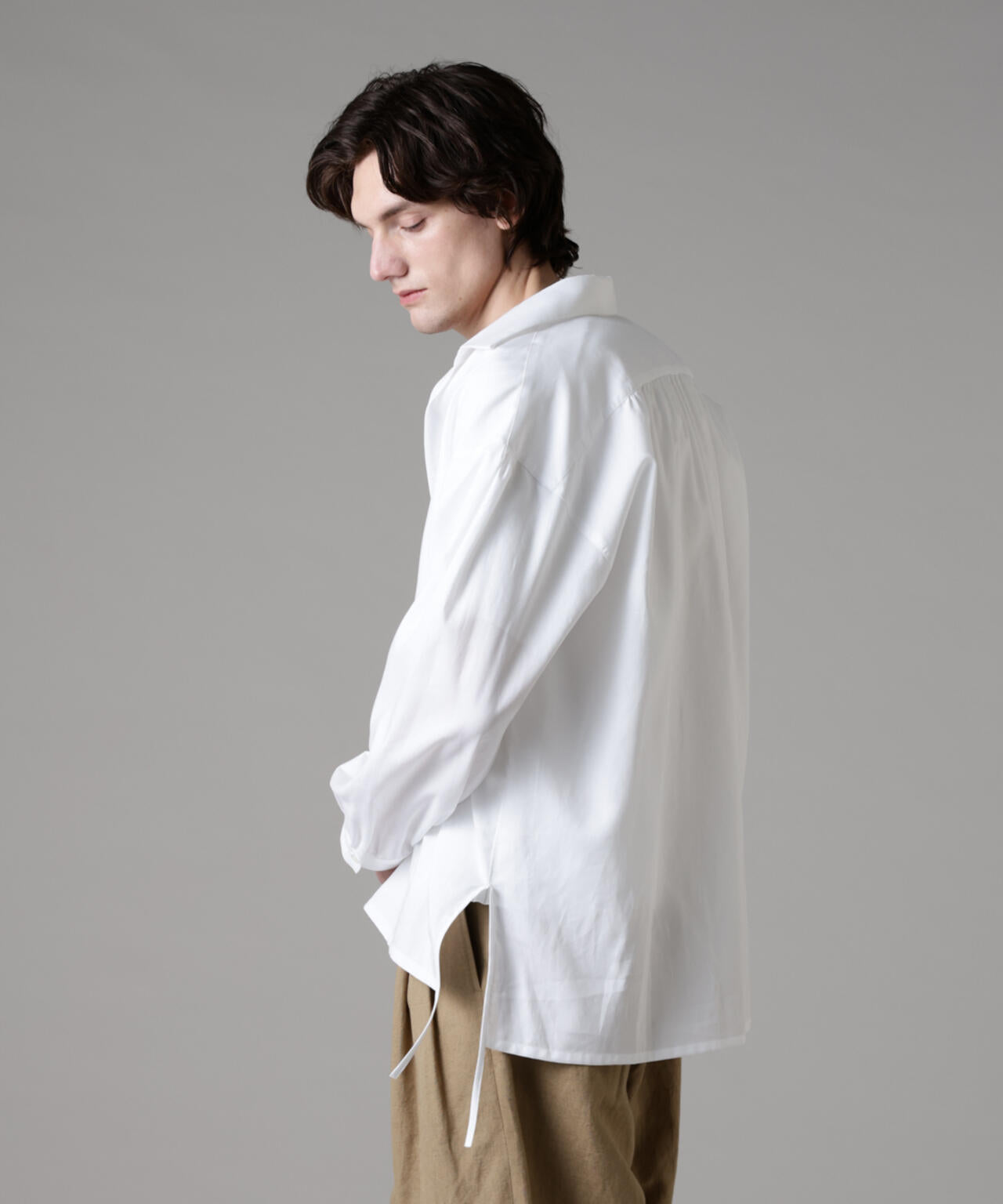 「ASSEMBLANC」ダブルクロススキッパーシャツ 6685120231