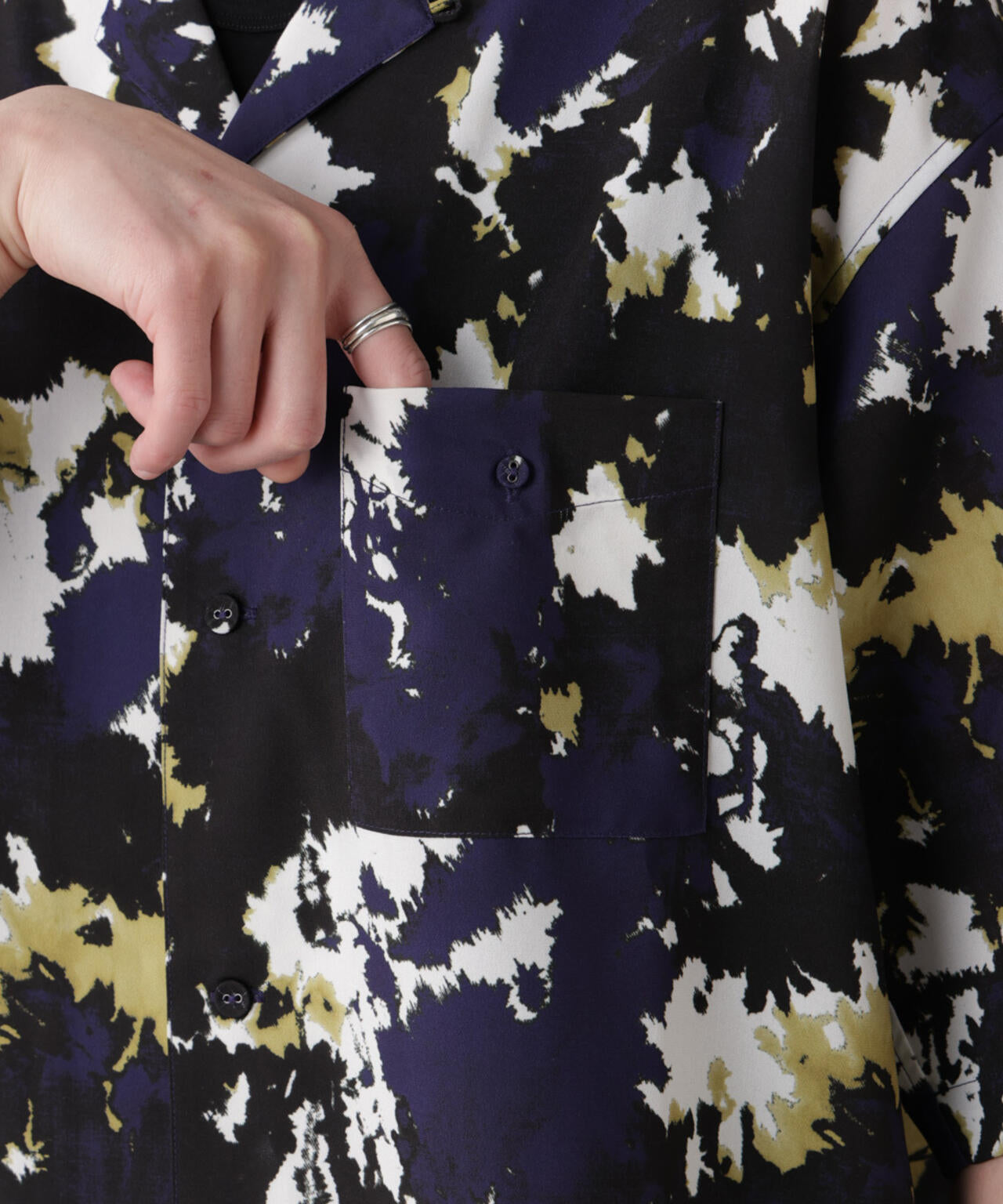 ペイント風オープンカラーシャツ 6685121213