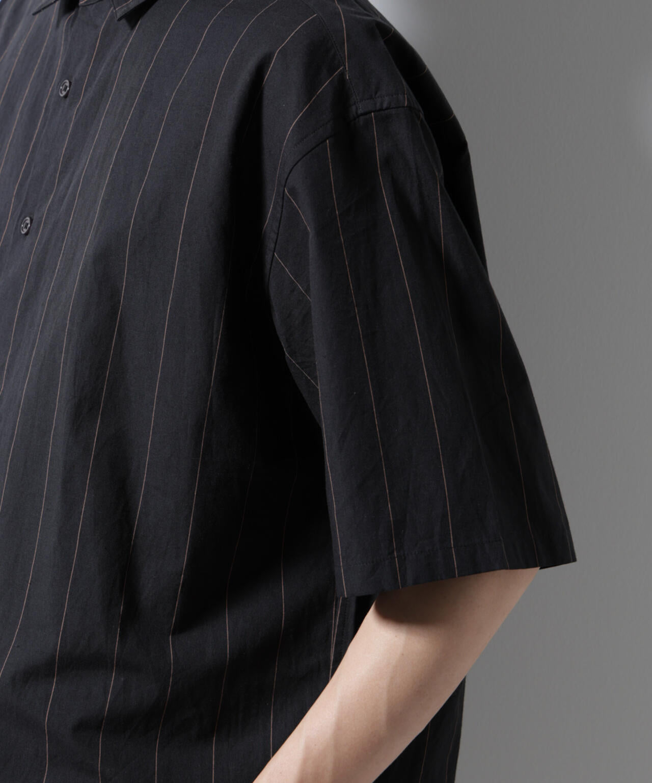 レギュラーカラーコットンリネンストライプシャツ 6685121225