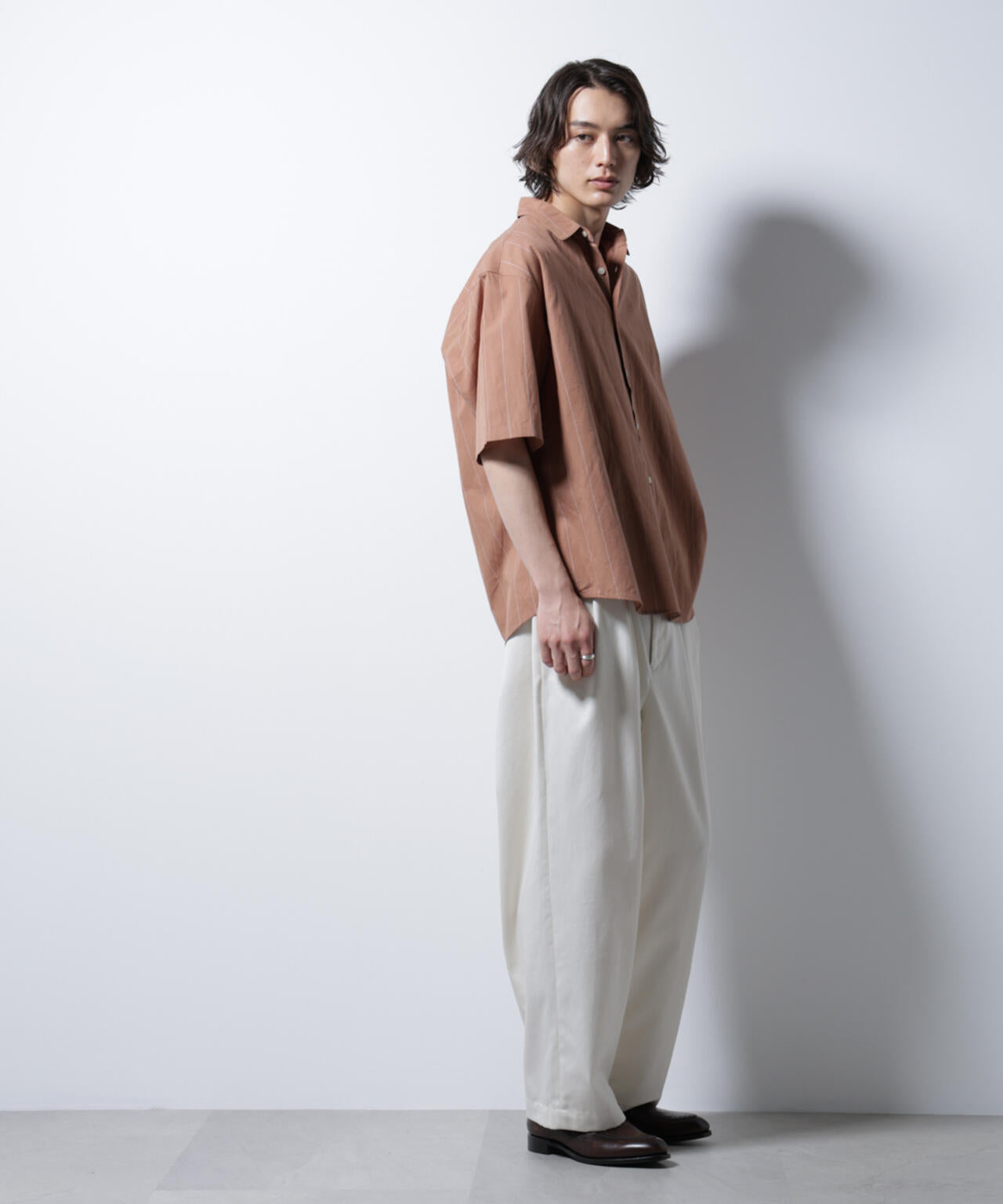 レギュラーカラーコットンリネンストライプシャツ 6685121225