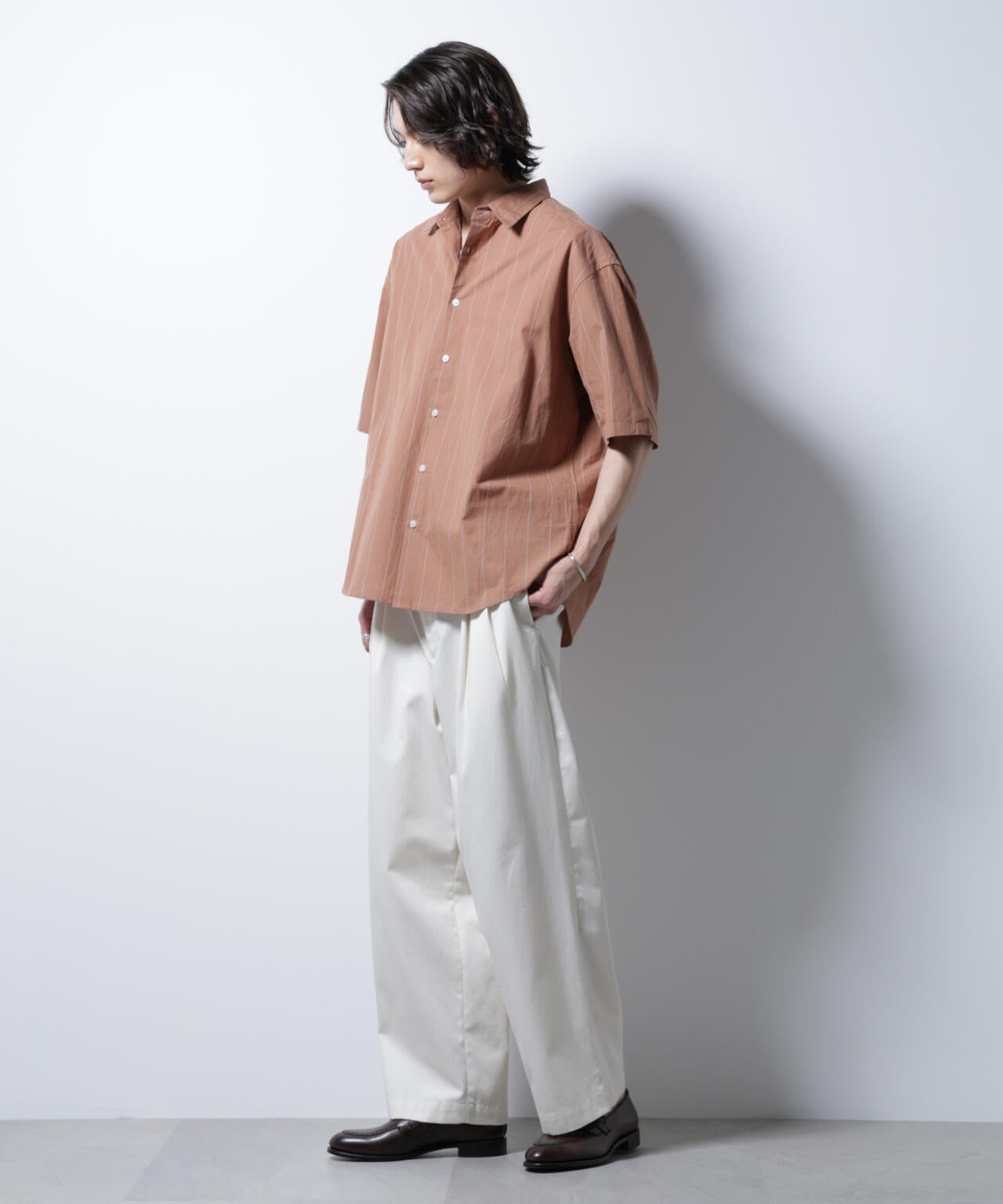 レギュラーカラーコットンリネンストライプシャツ 6685121225