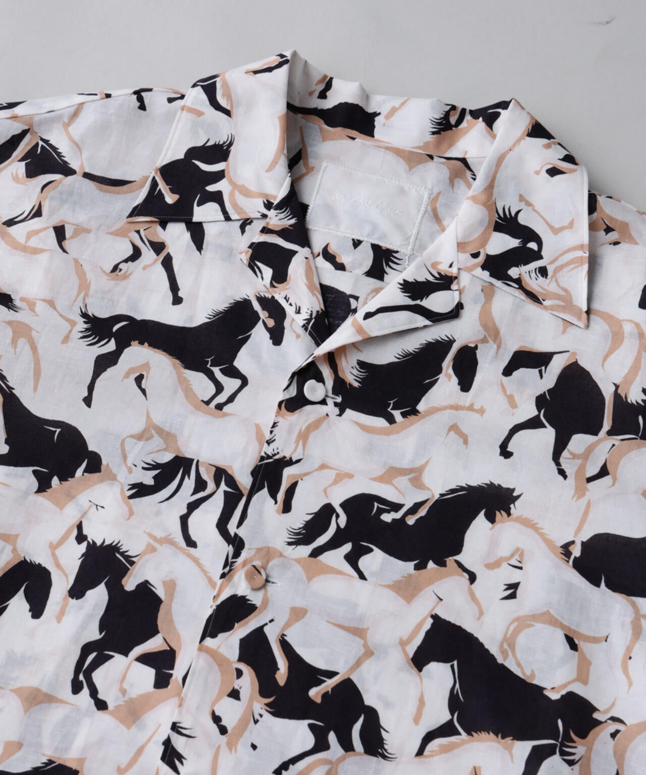 「ASSEMBLANC」Horse runningプリントキャンプカラーシャツ 6685121227