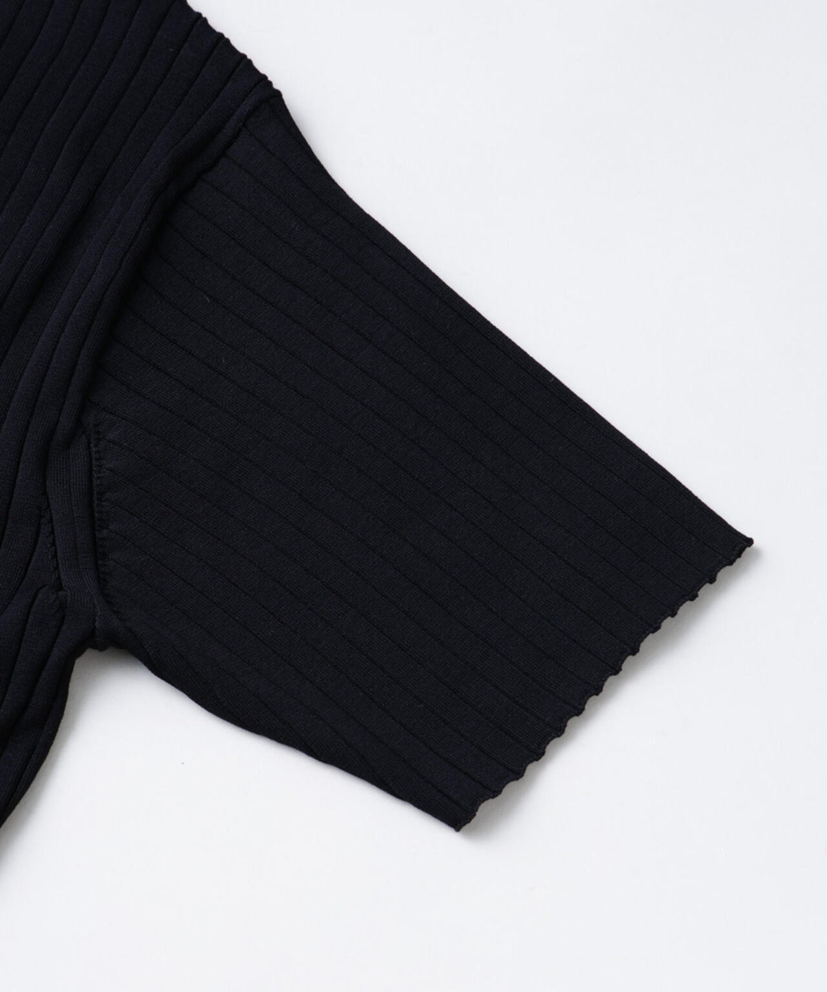 「ASSEMBLANC」ウォッシャブルシルクワイドリブVネックニットTシャツ 6685124255