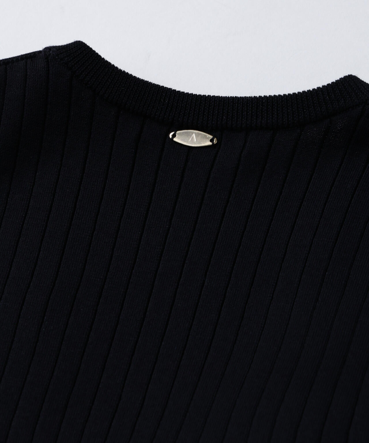 「ASSEMBLANC」ウォッシャブルシルクワイドリブVネックニットTシャツ 6685124255