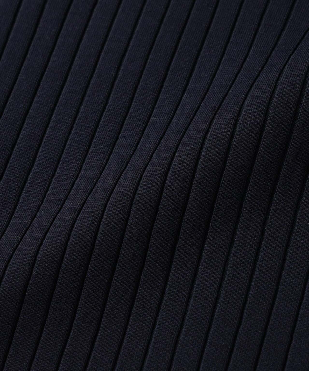 「ASSEMBLANC」ウォッシャブルシルクワイドリブVネックニットTシャツ 6685124255