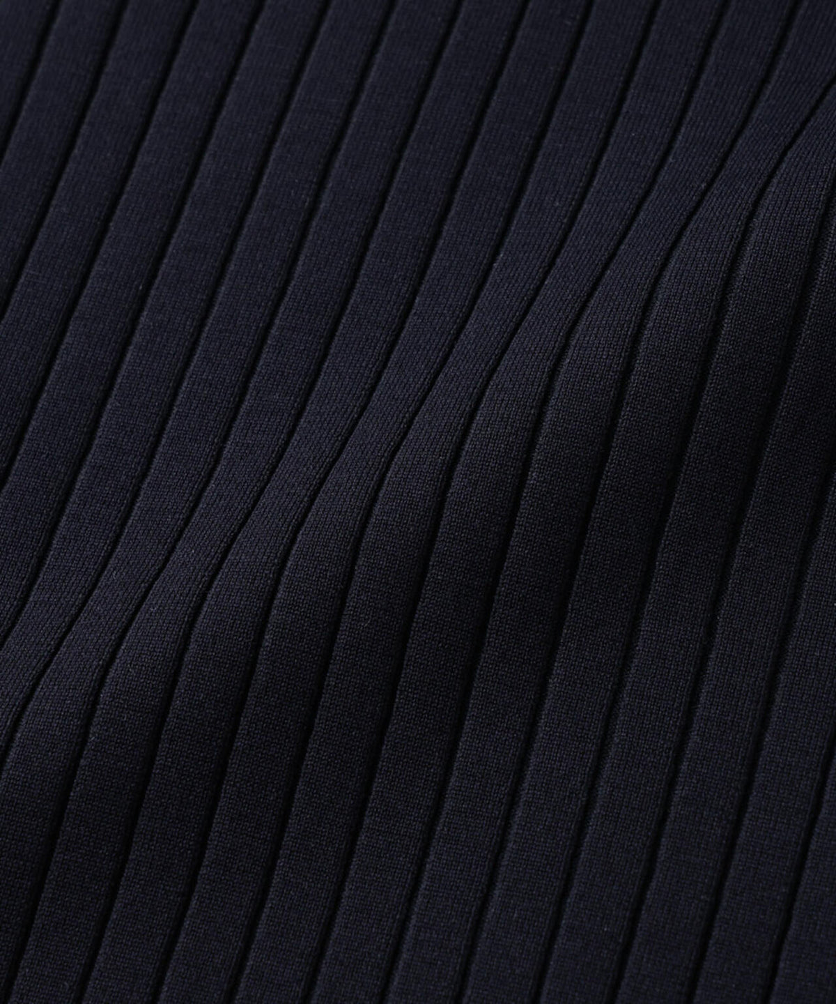 「ASSEMBLANC」ウォッシャブルシルクワイドリブVネックニットTシャツ 6685124255