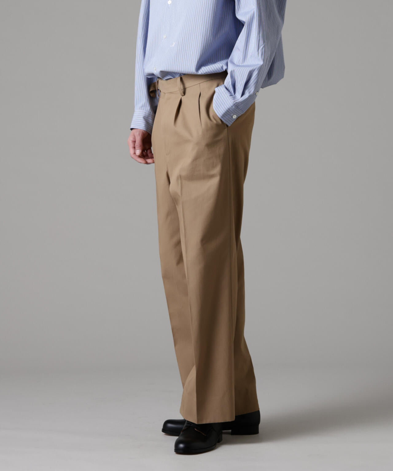 「ASSEMBLANC」ハイツイストギャバベルトスラックス 6685127234