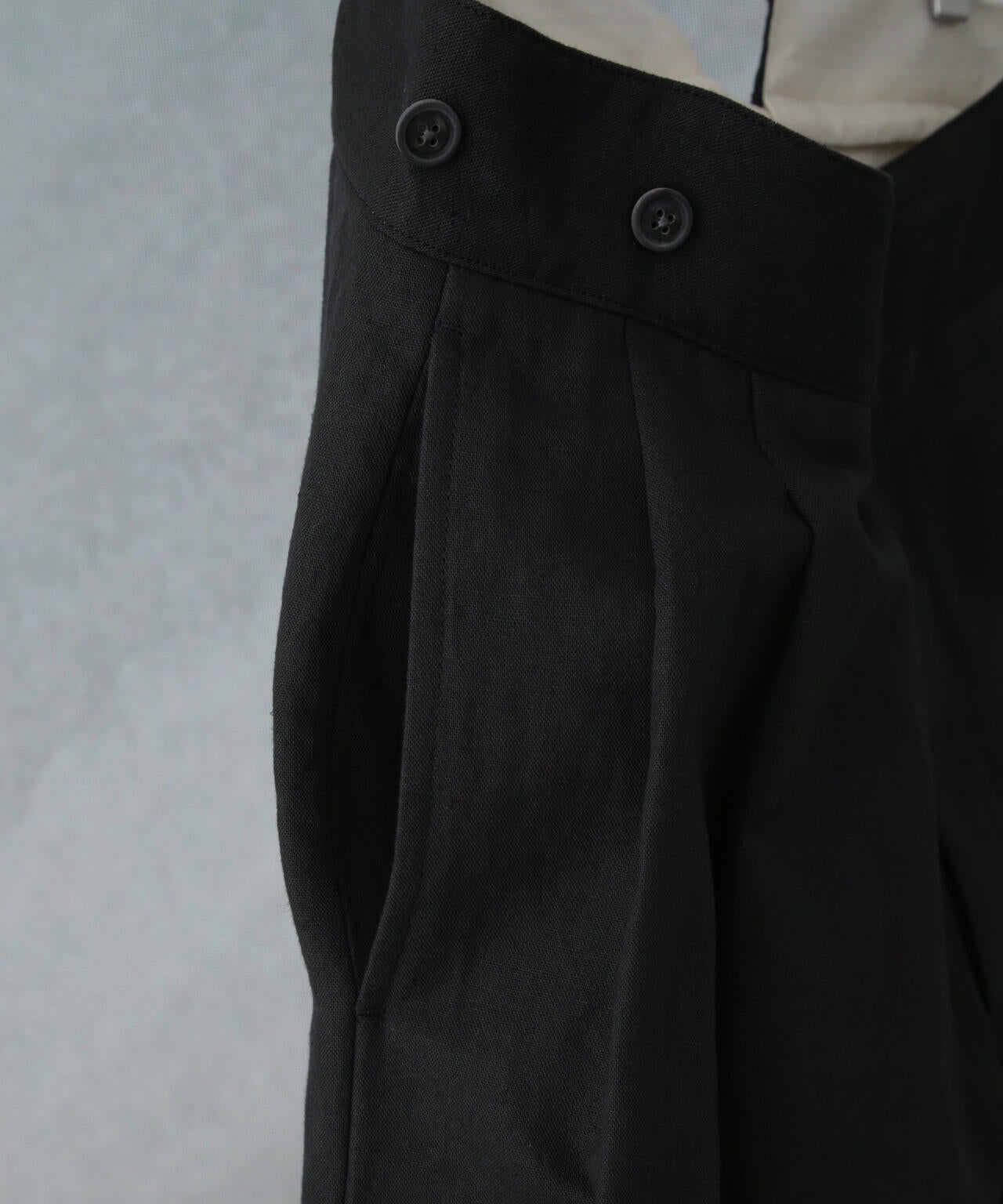 「ASSEMBLANC」コットンヘンプ2タックバギーパンツ 6685127235