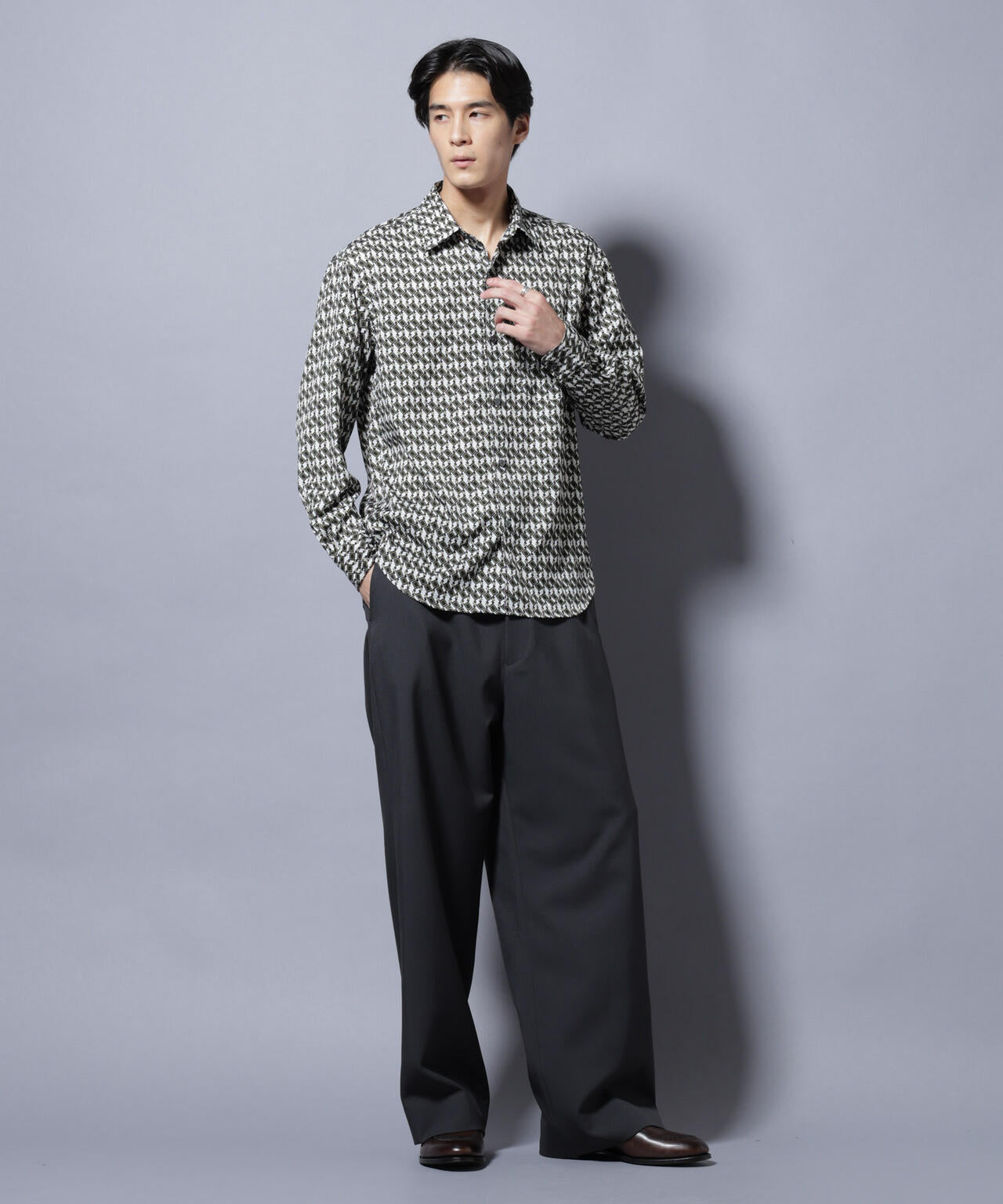 「EDITORIAL PRINT」シルキータッチシャツ 6685220215