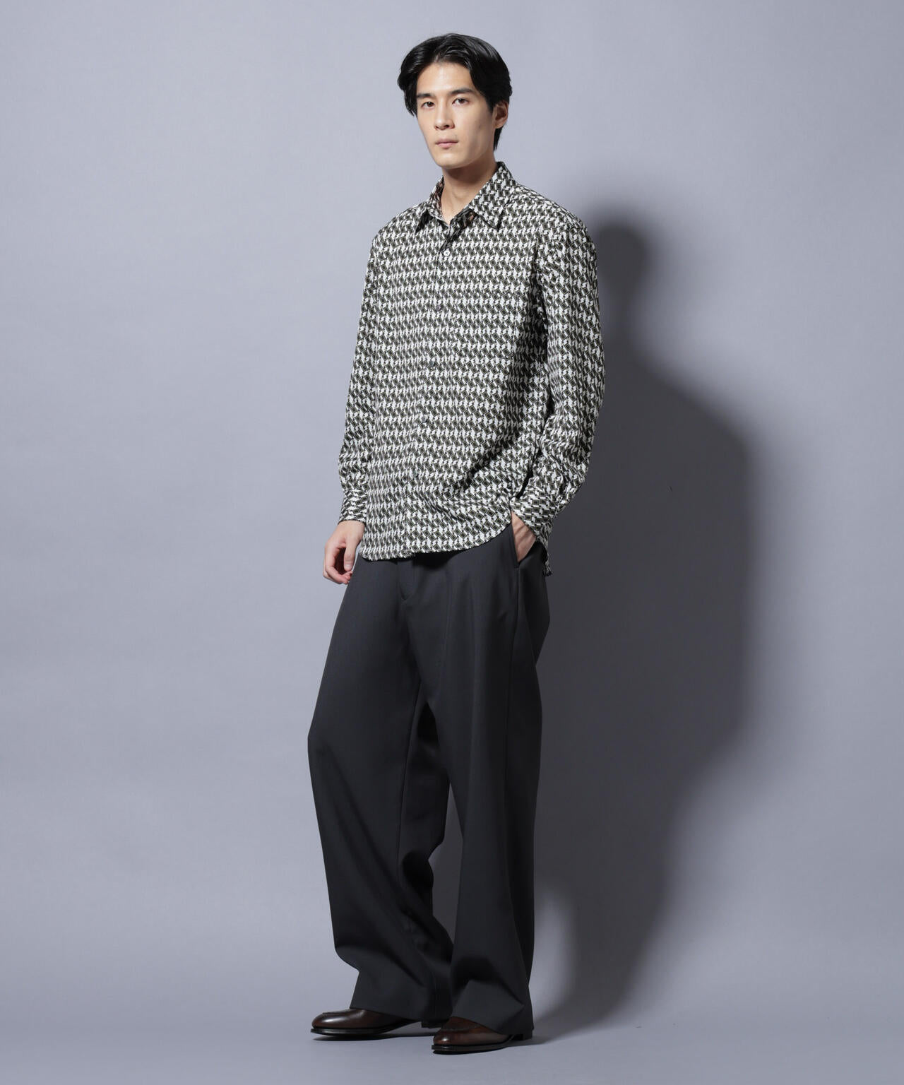 「EDITORIAL PRINT」シルキータッチシャツ 6685220215