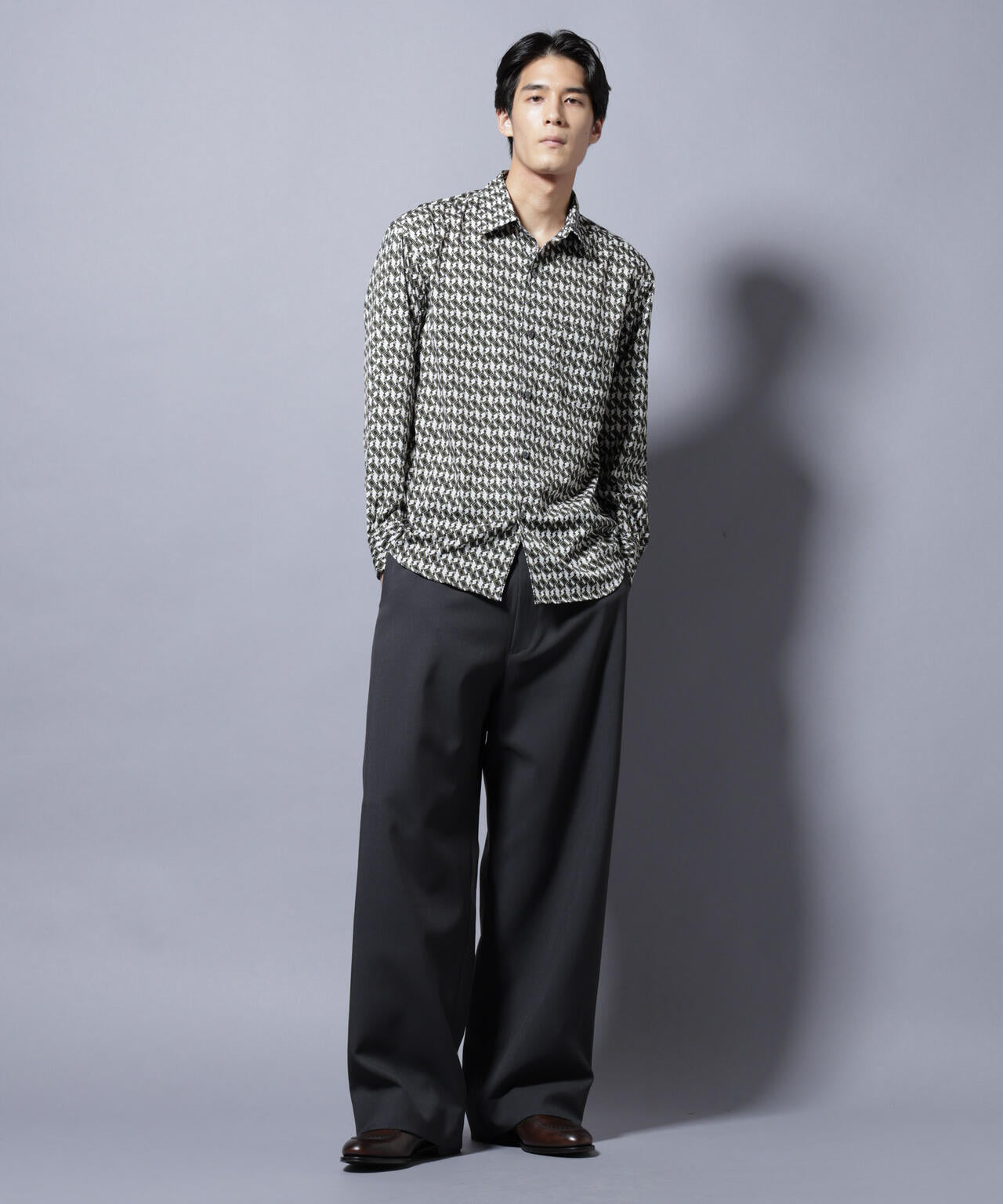 「EDITORIAL PRINT」シルキータッチシャツ 6685220215