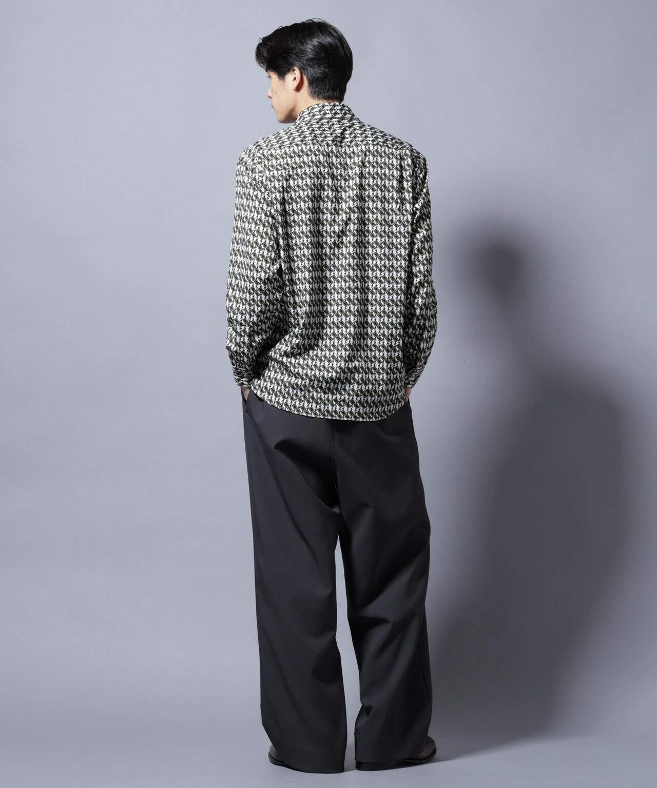 「EDITORIAL PRINT」シルキータッチシャツ 6685220215