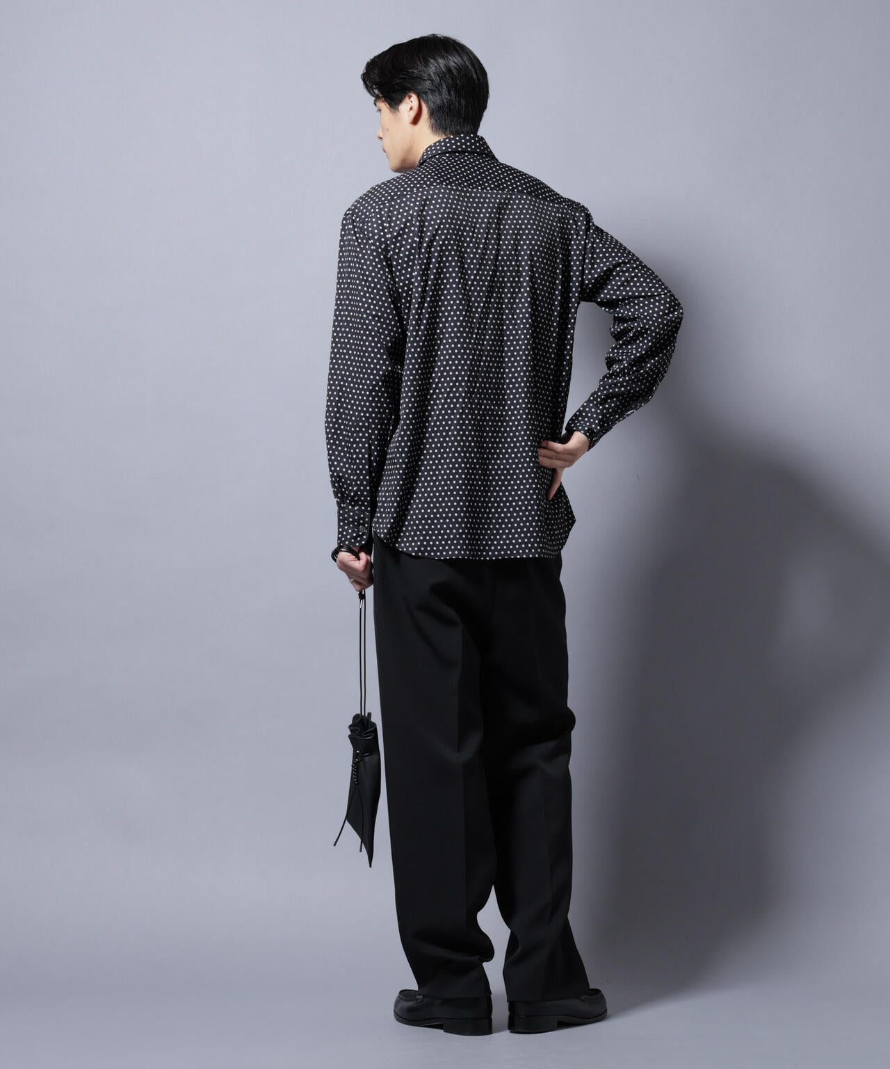 「EDITORIAL PRINT」シルキータッチシャツ 6685220215