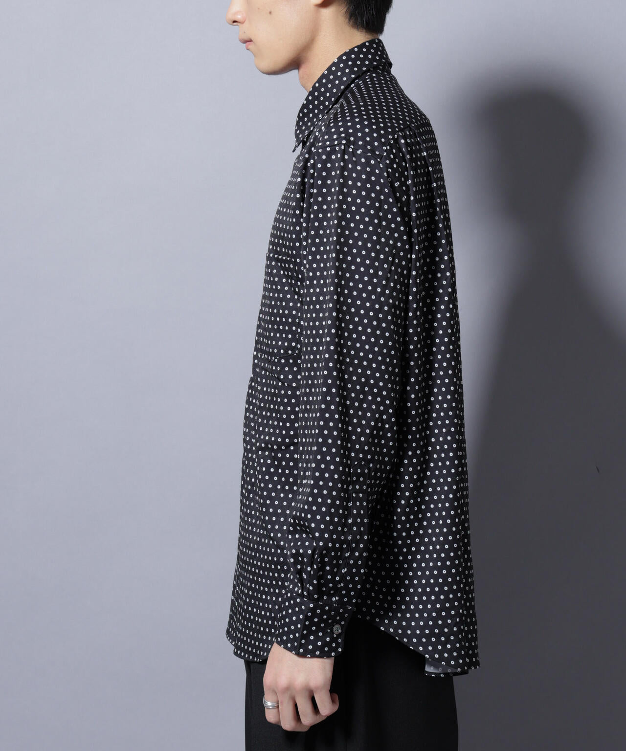 「EDITORIAL PRINT」シルキータッチシャツ 6685220215