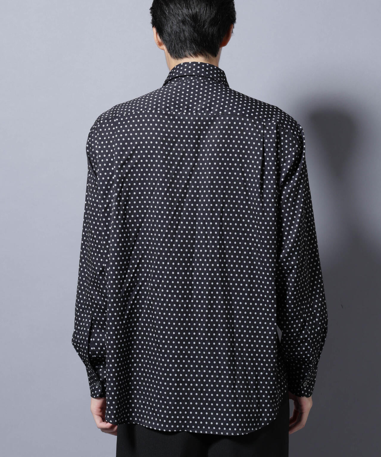 「EDITORIAL PRINT」シルキータッチシャツ 6685220215