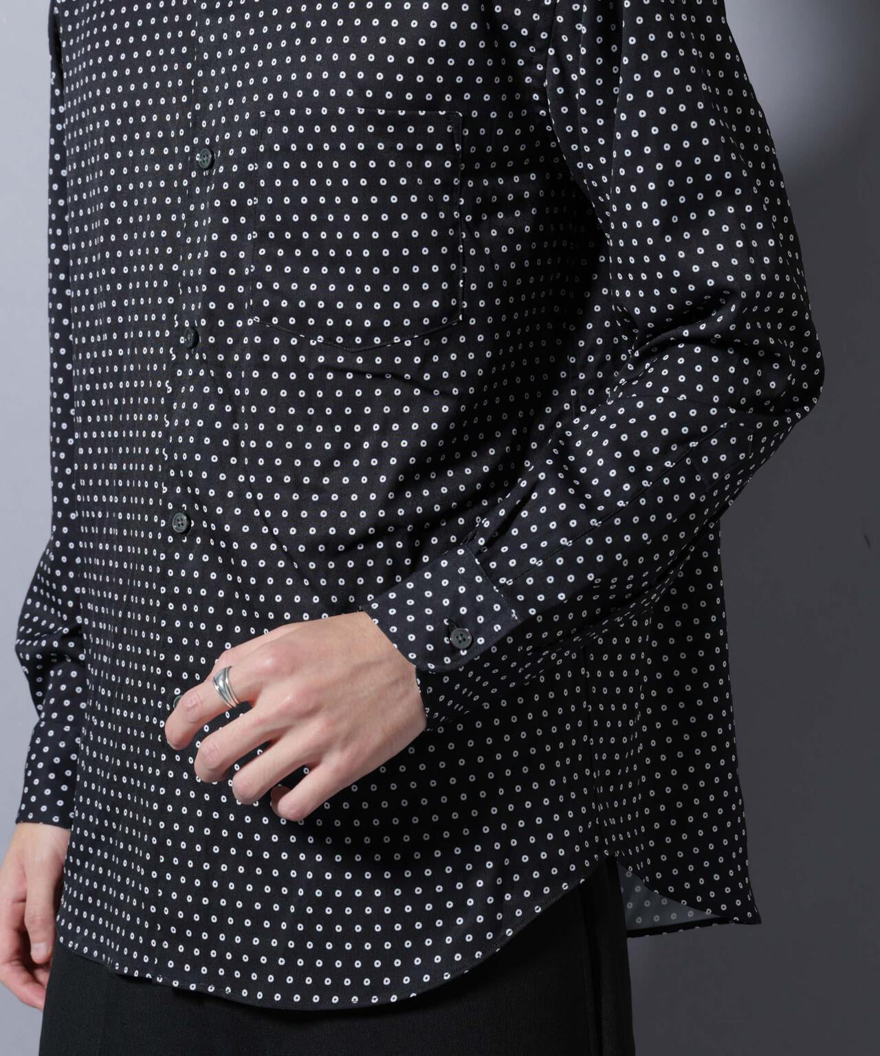 「EDITORIAL PRINT」シルキータッチシャツ 6685220215