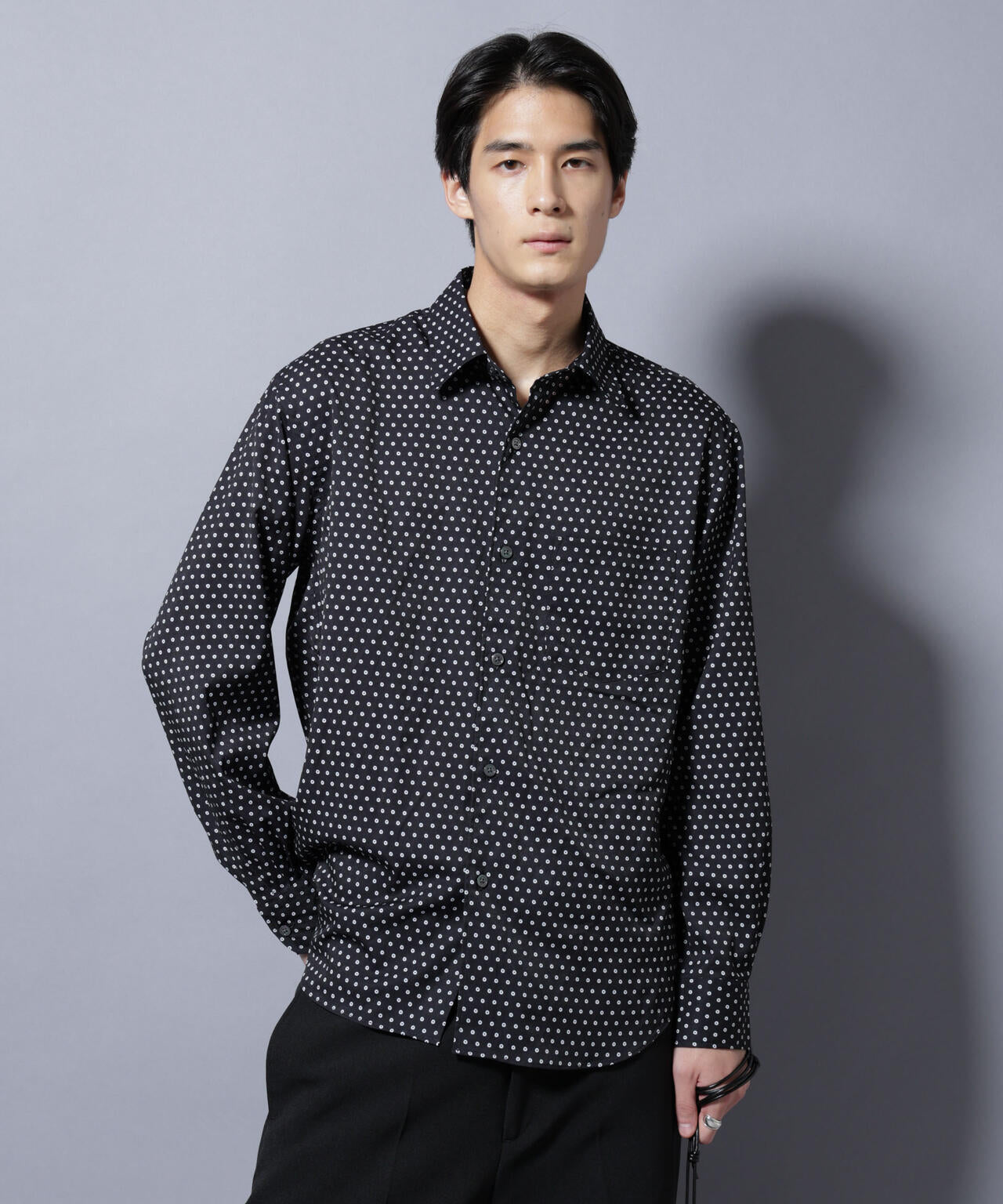 「EDITORIAL PRINT」シルキータッチシャツ 6685220215
