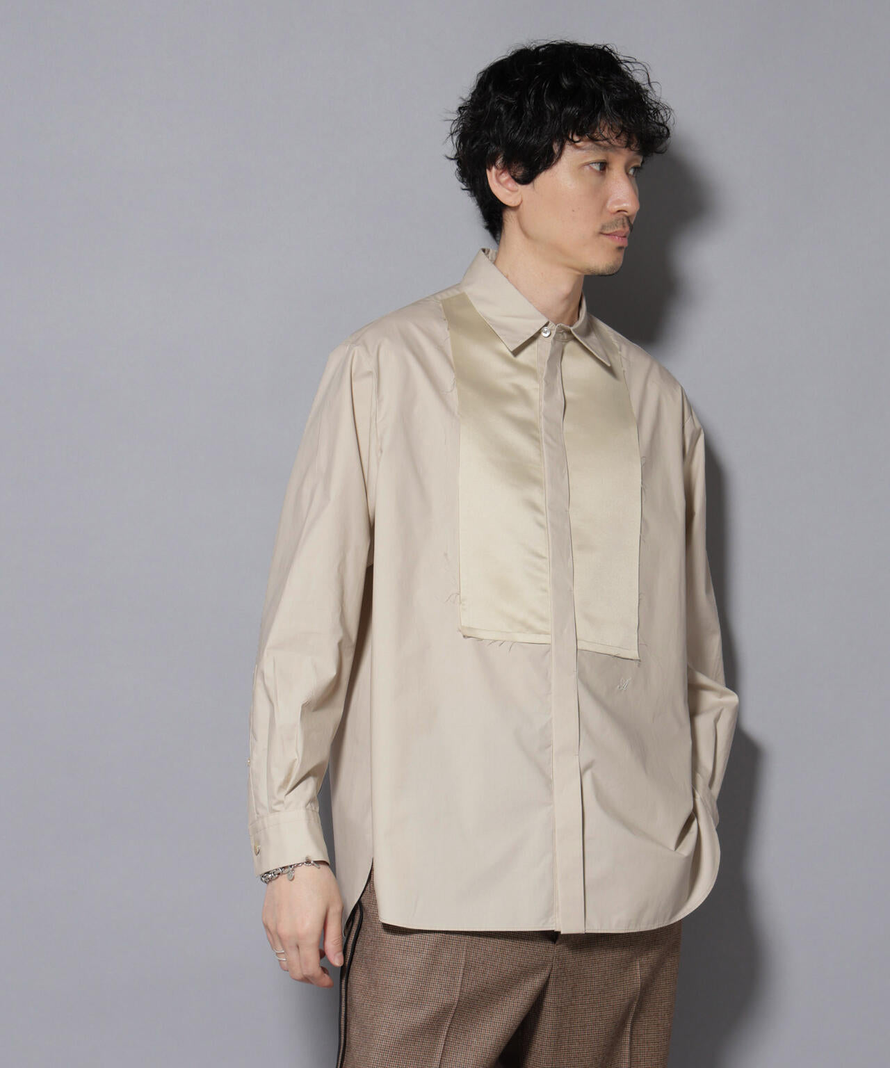 「ASSEMBLANC」シルク混ブザムシャツ 6685220223
