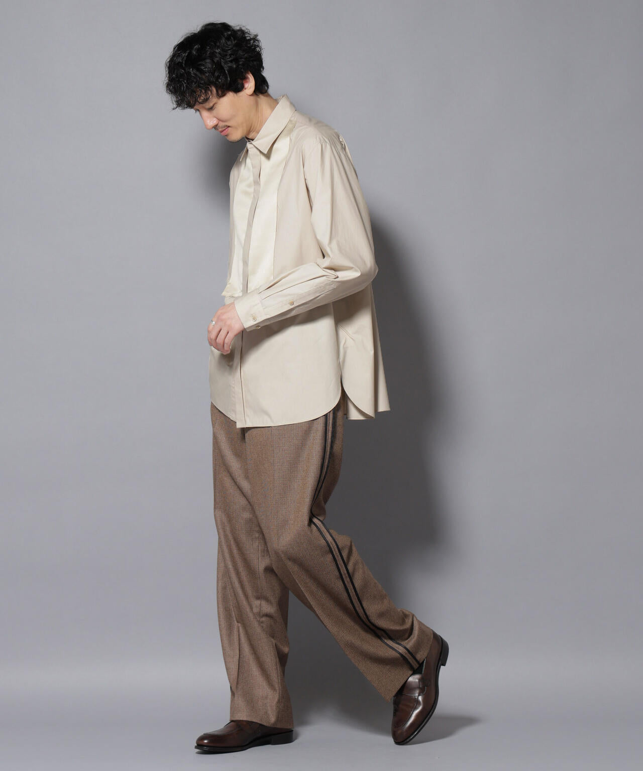 「ASSEMBLANC」シルク混ブザムシャツ 6685220223