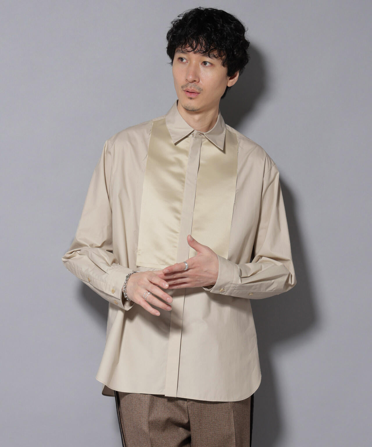 「ASSEMBLANC」シルク混ブザムシャツ 6685220223