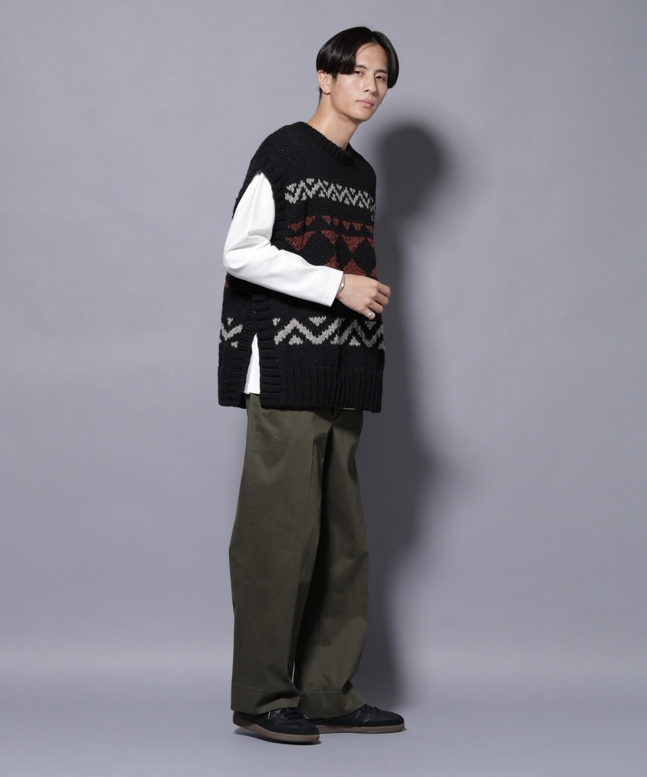 ペルー産ハンドニットベスト 6685222208