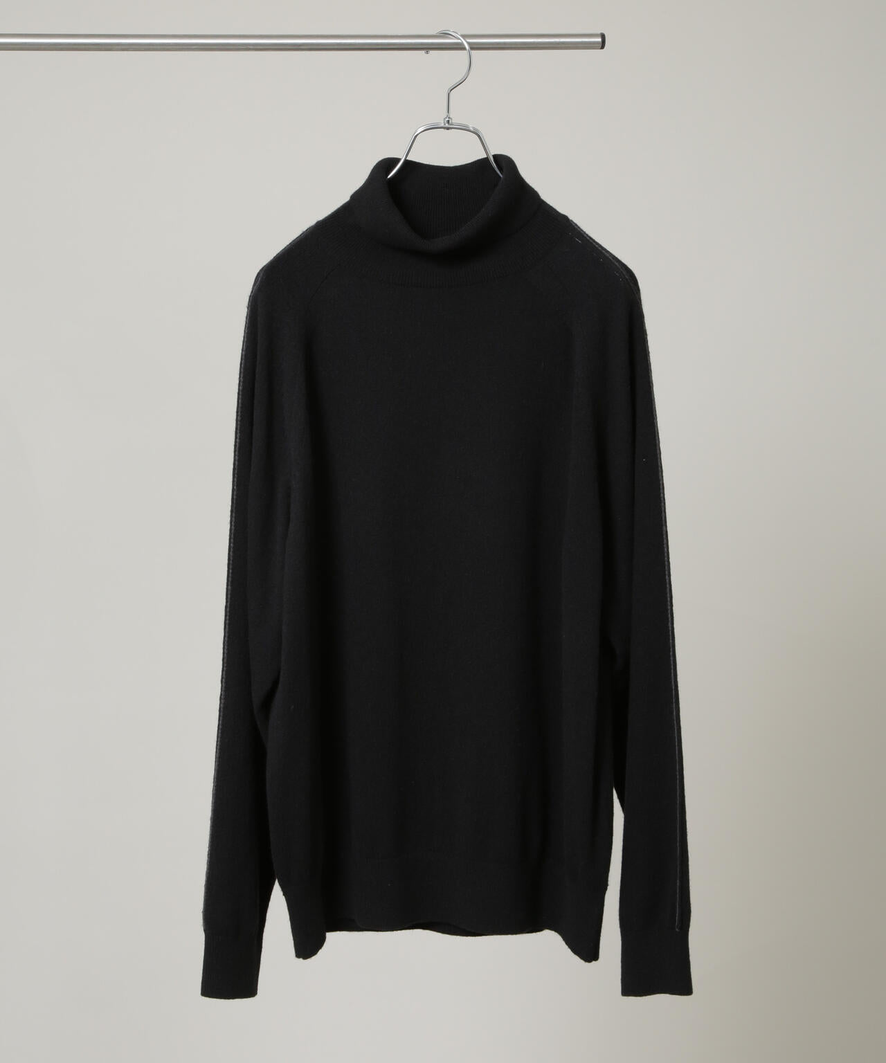 「HOTEL PALACE」 ショルダーデザインステッチタートルネックニット 6685222213