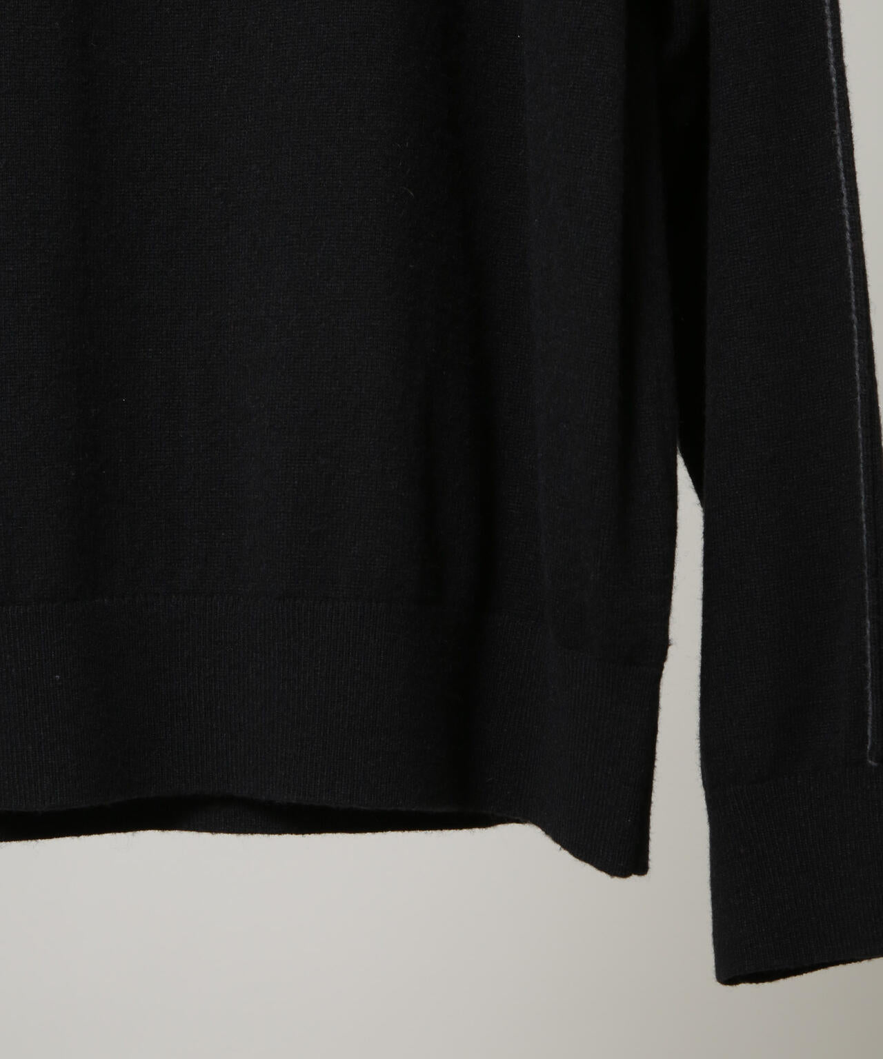 「HOTEL PALACE」 ショルダーデザインステッチタートルネックニット 6685222213