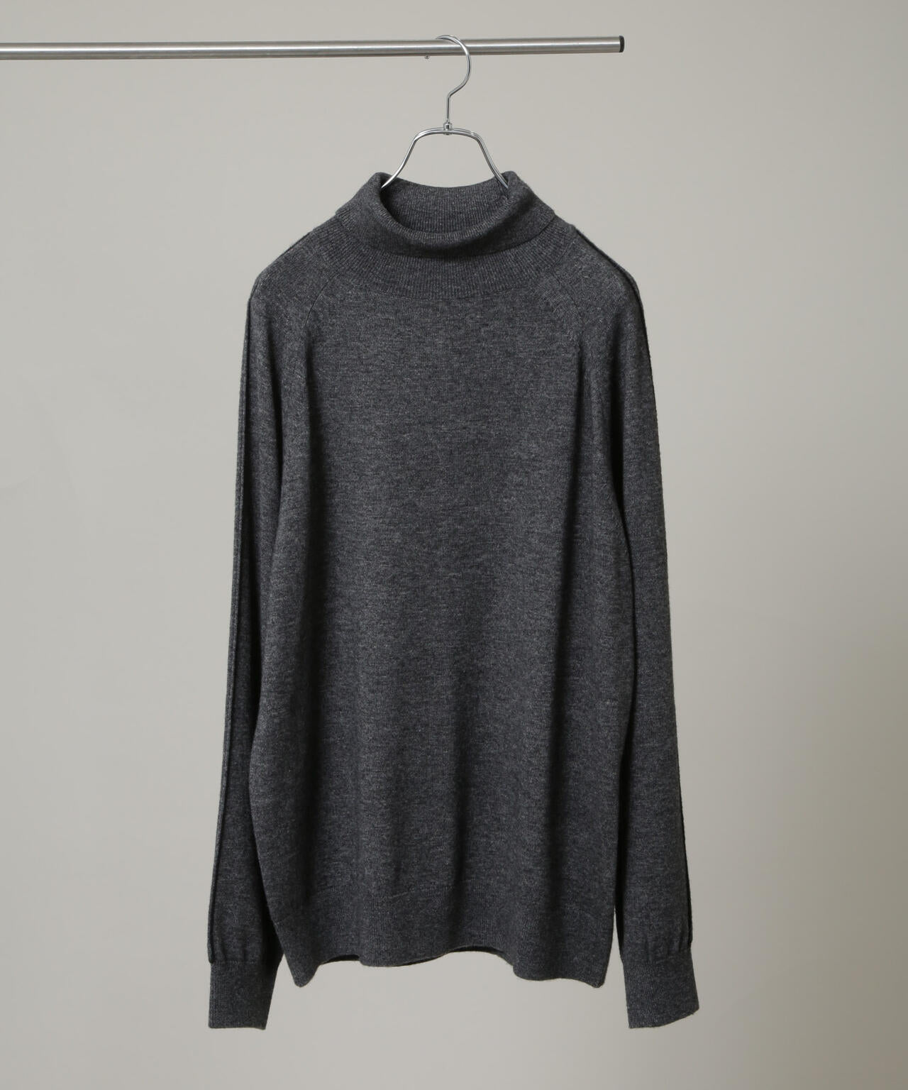 「HOTEL PALACE」 ショルダーデザインステッチタートルネックニット 6685222213