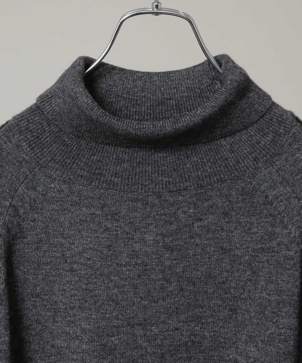 「HOTEL PALACE」 ショルダーデザインステッチタートルネックニット 6685222213