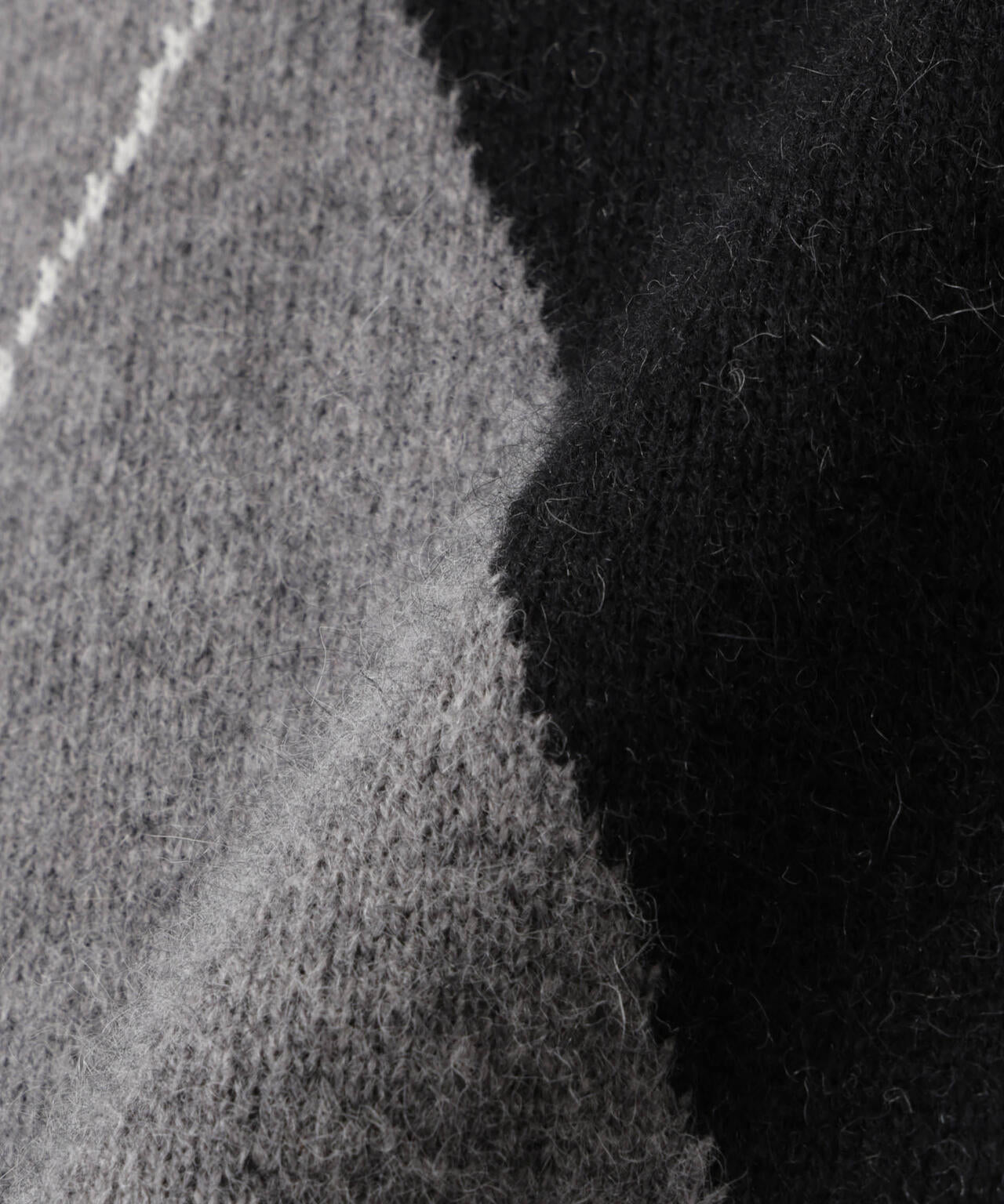 アンゴラ混アーガイルVネックニット 6685222227