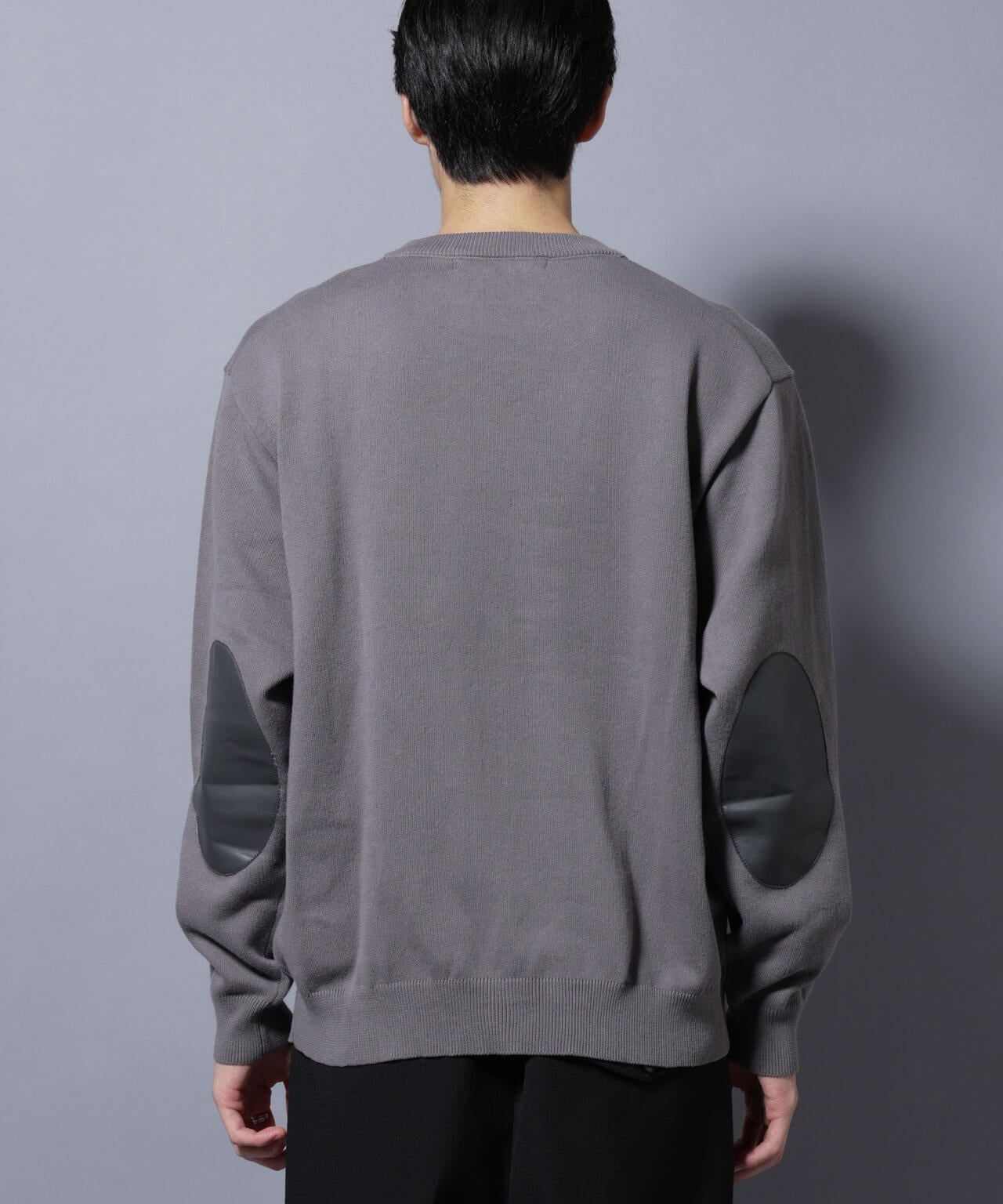 「大人のスウェット」コットンスウェットライクニット エルボーパッチクルーネック 6685222228