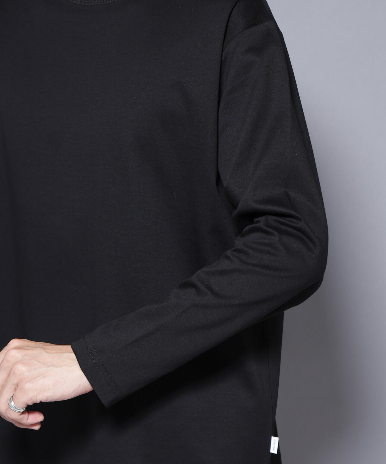 「NJ/CLUB」モクロディ ボートネック サイドスリットTシャツ 6685223214